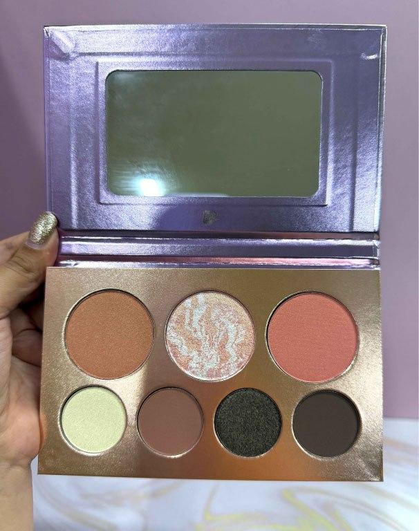 Paleta splendid de sombras, rubor e iluminador Dolce Bella
