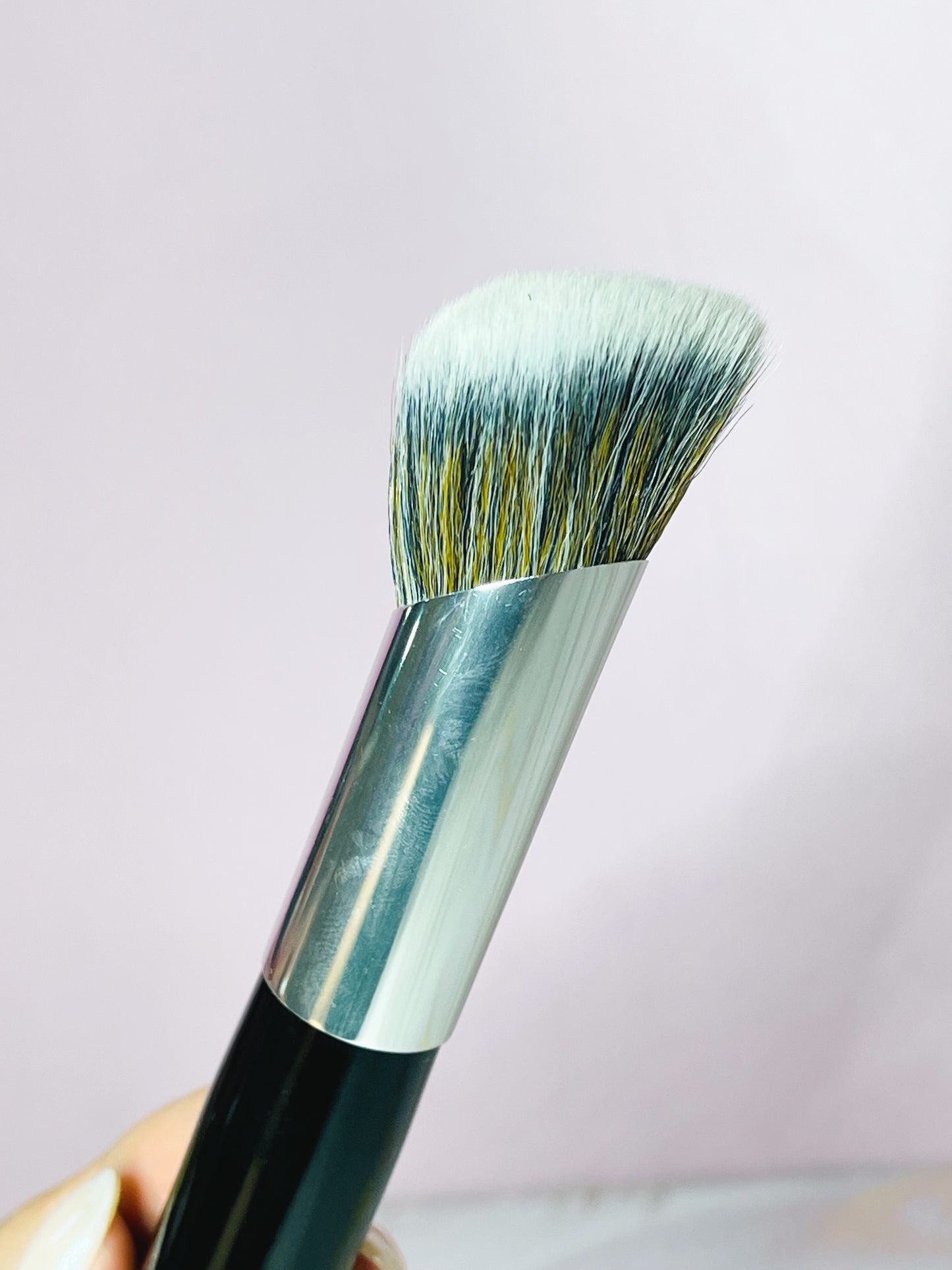 Brocha de rubor y contorno B70 Montoc