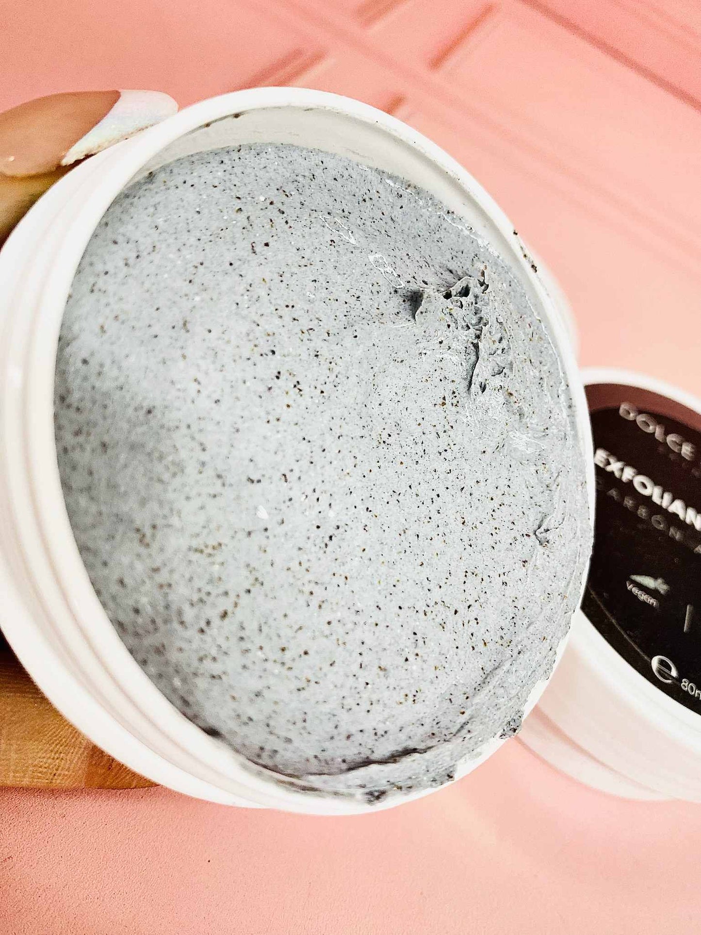 Exfoliante facial con carbón activado Dolce Bella