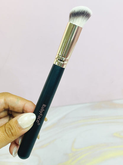 Brocha de corrector OH25-27 Ruby Face