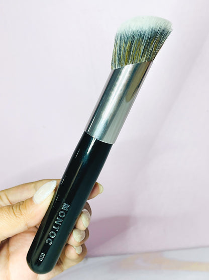 Brocha de rubor y contorno B70 Montoc