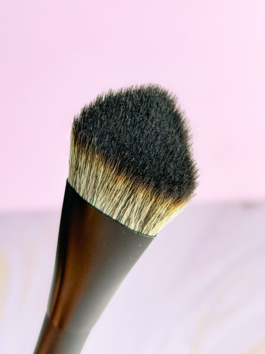 Brocha triangular doble para Base y Corrector Elaya