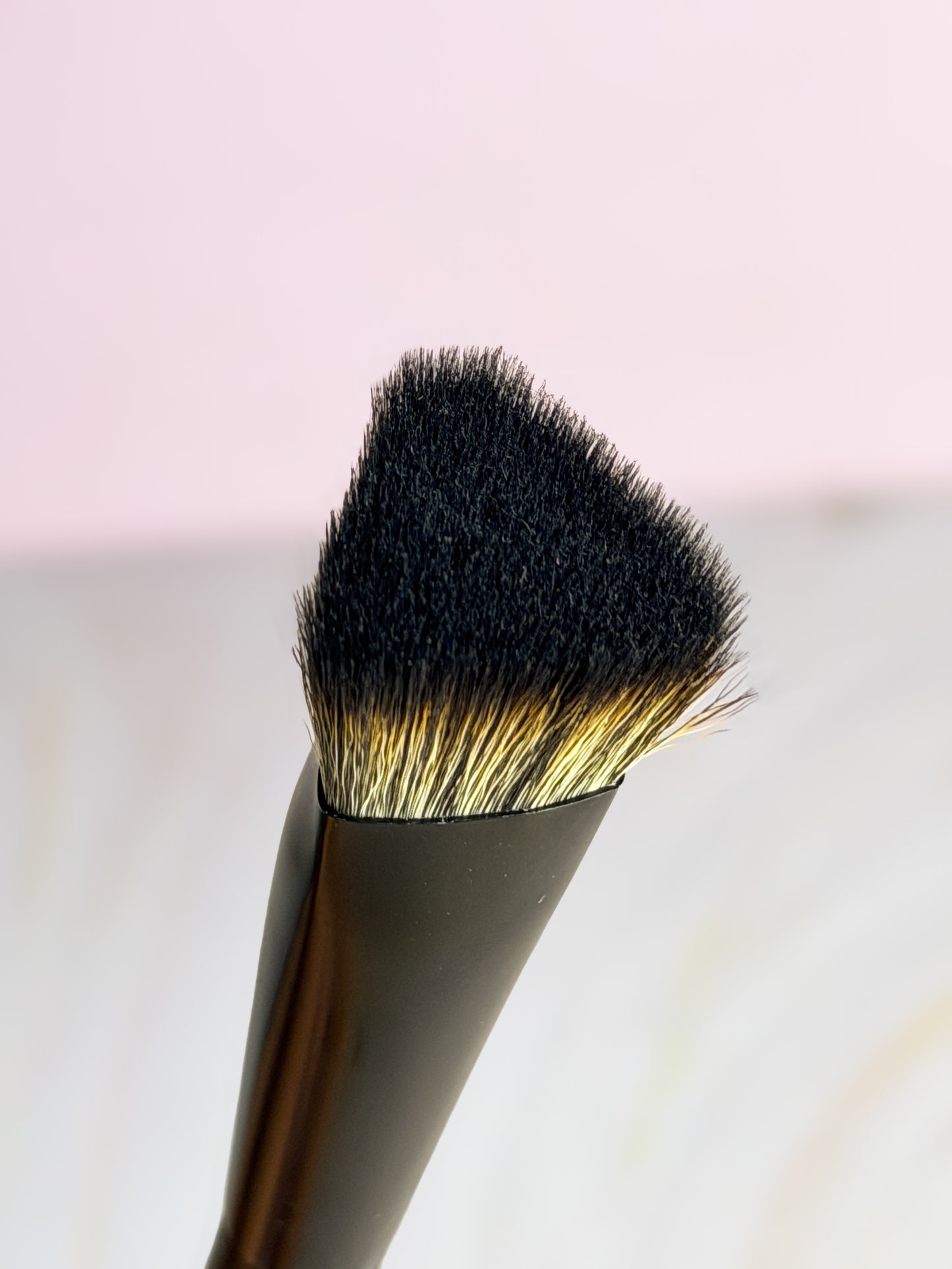 Brocha triangular doble para Base y Corrector Elaya