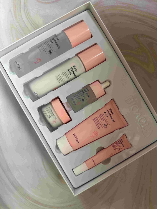 Kit de rosas y ácido hialurónico en caja Bioaqua