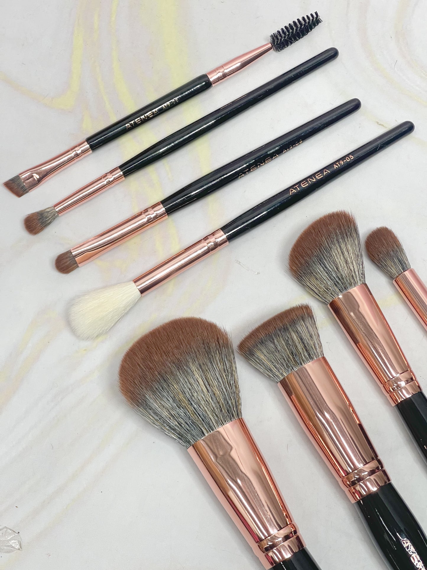Kit de brochas Glam Rose x 8 con Cosmetiquera negra Atenea