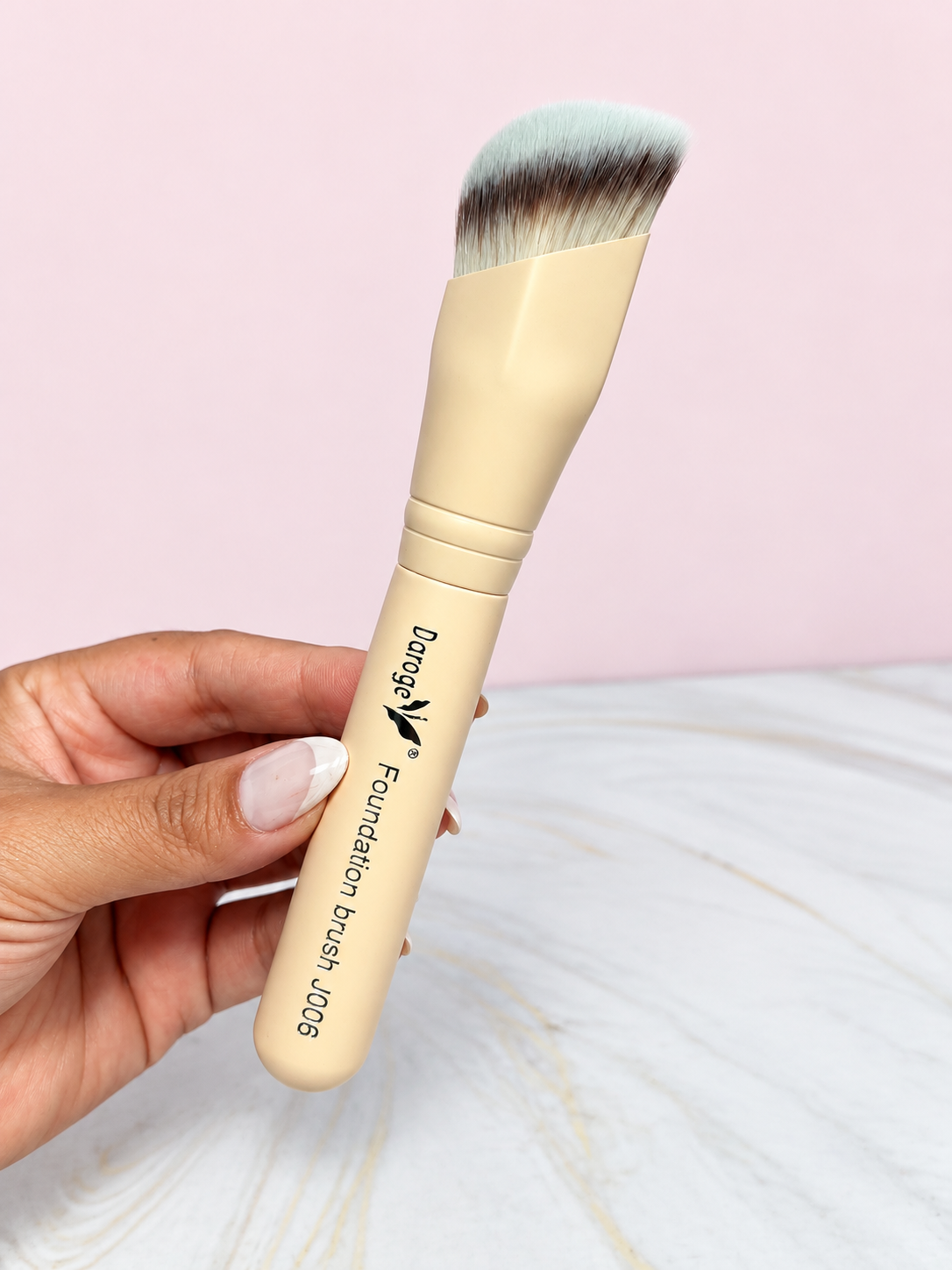 Brocha Color Beige para Base Foundation J006 REF OH-26-126 Daroge