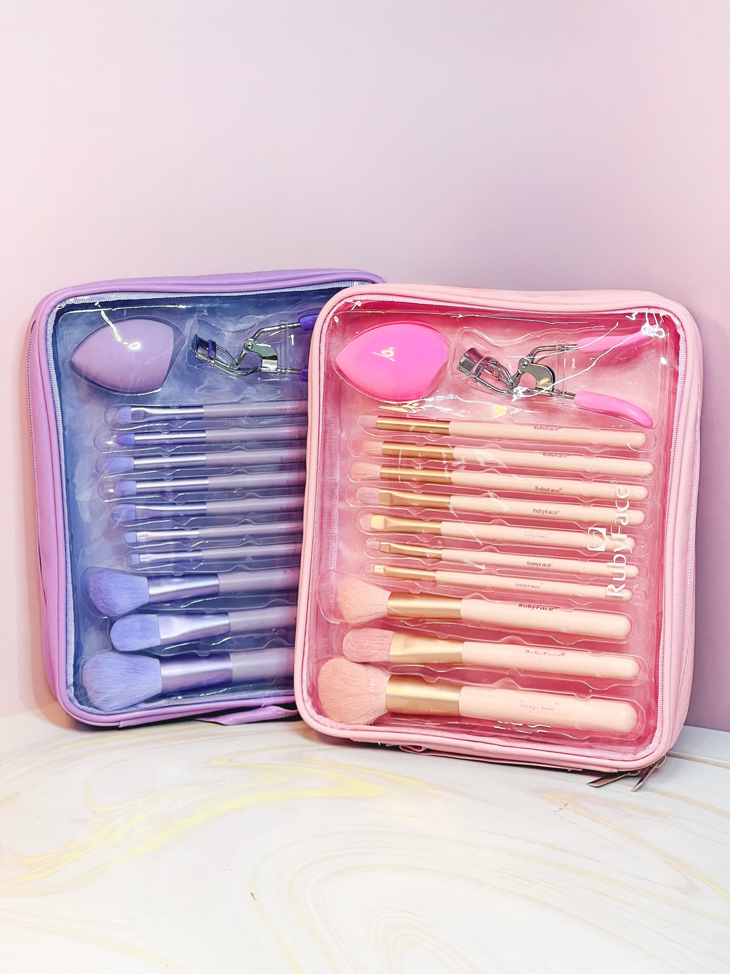 Kit de brochas, encrespador y esponja Ruby Face