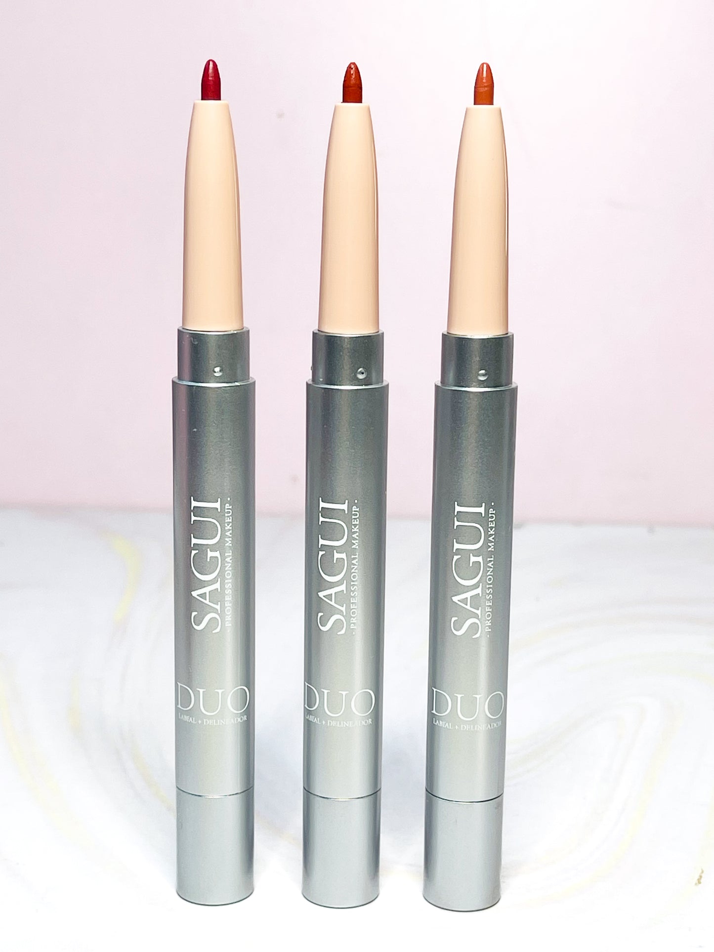 Labial en barra + delineador de labios Ref 645 Sagui