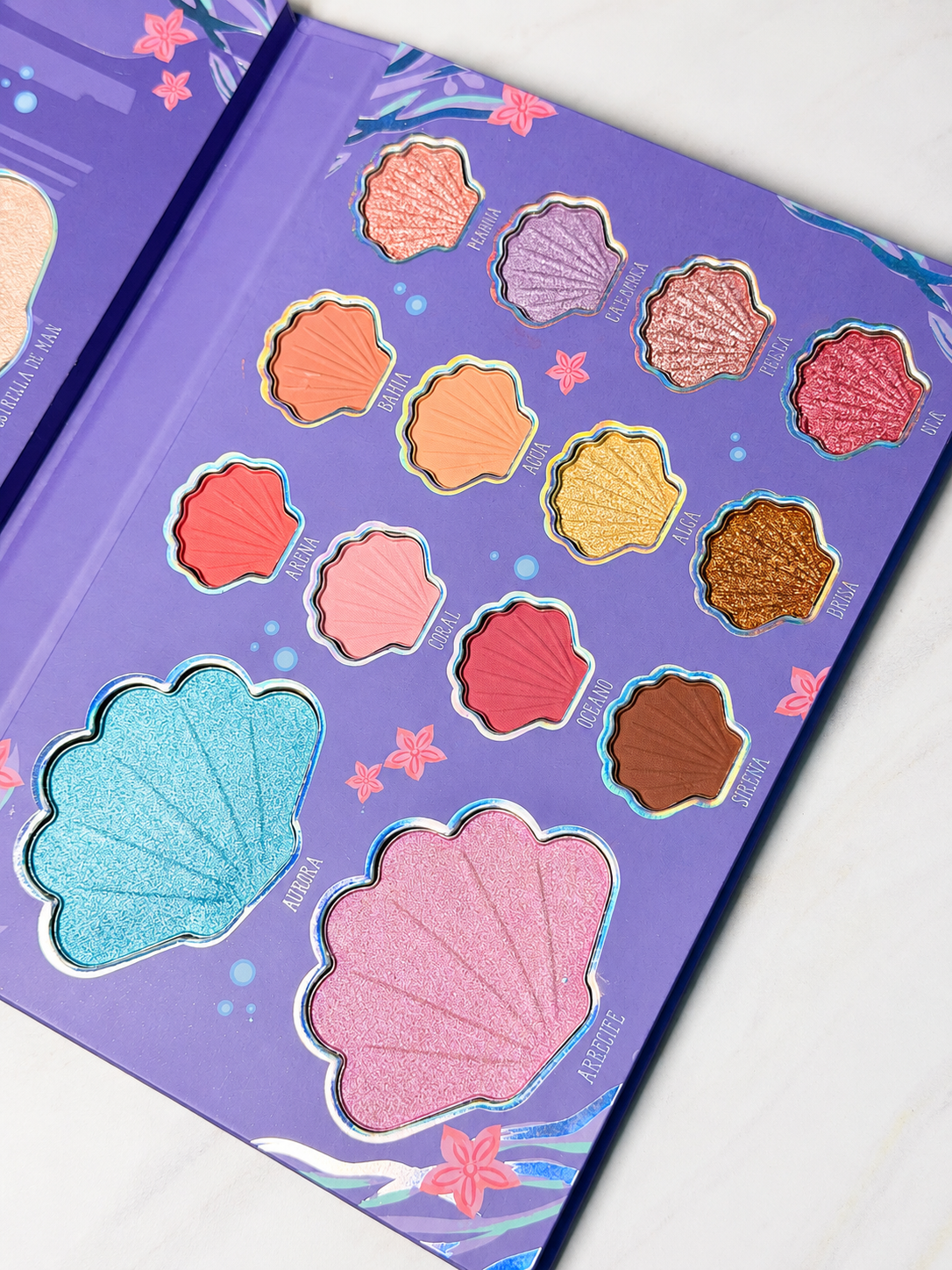 Paleta de sombras e iluminadores La Sirenita Ruby Rose